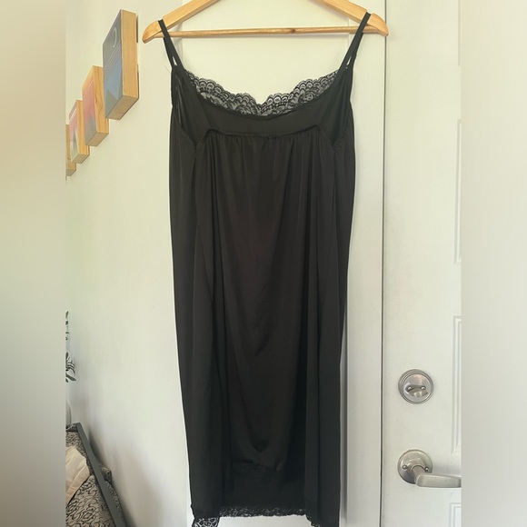 Vintage Other - 🌺 5/$30 🌺 Vintage black slip dress with lace neckline and hem